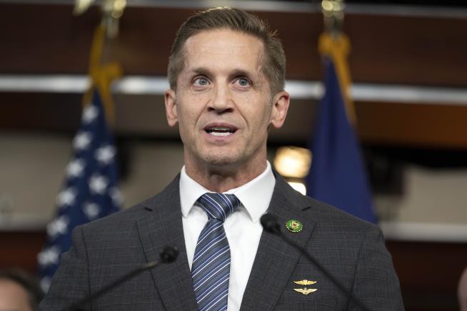 Congressman Dinged for 'Unsafe' Pullups at Capitol