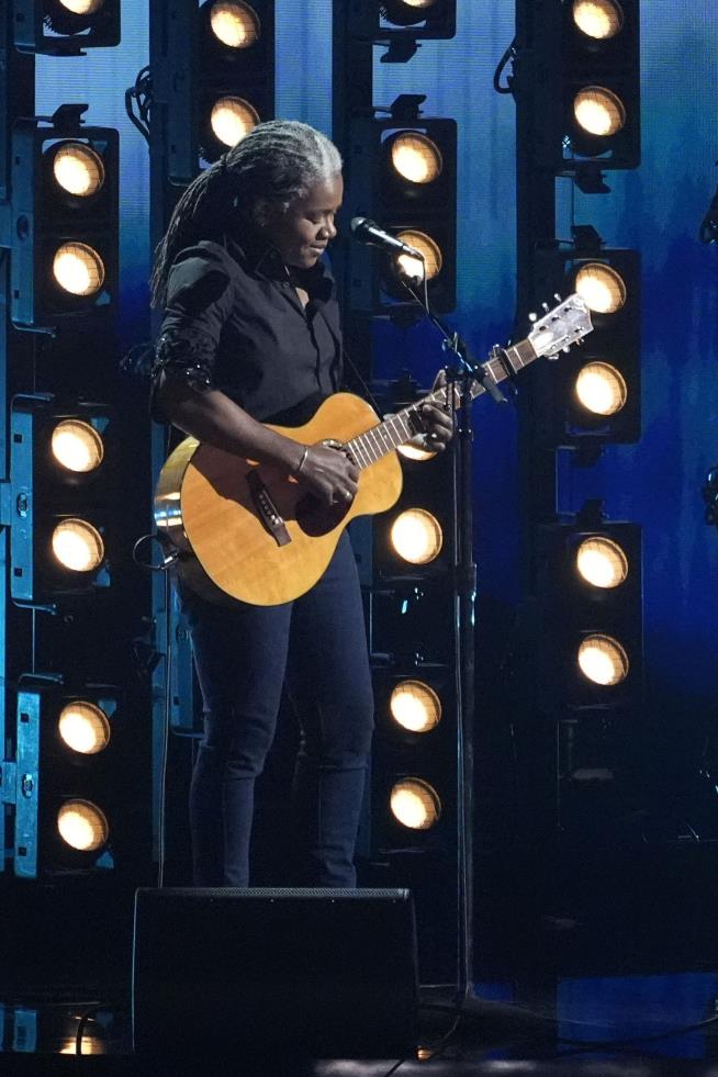 Tracy Chapman Proves 'Fast Car' Is Her Own