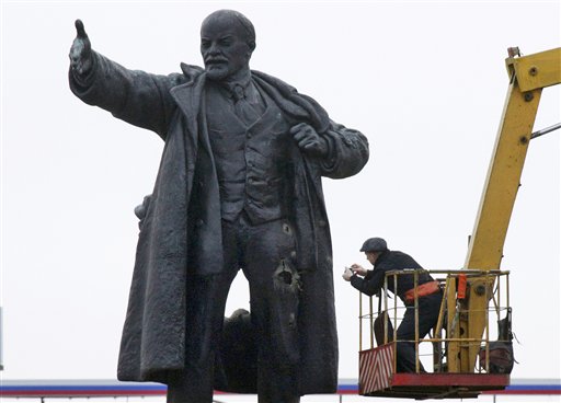Vandals Rip Lenin a New One