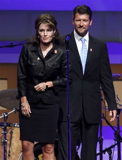 Prima Donna Palin Deigns to Appear at GOP Event