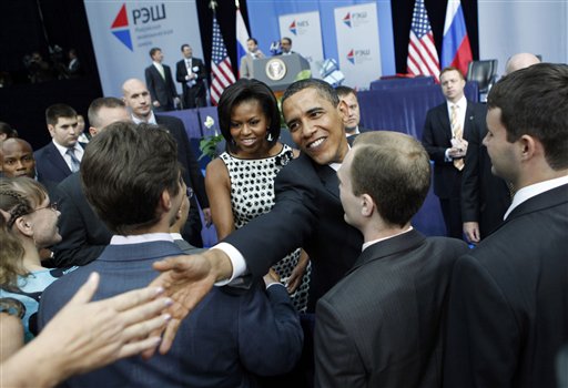 Obama Meets Putin, Touts Democracy in Speech