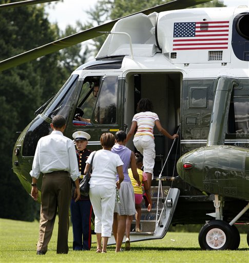 Obama Vacations at GOPer's House, His Own Expense