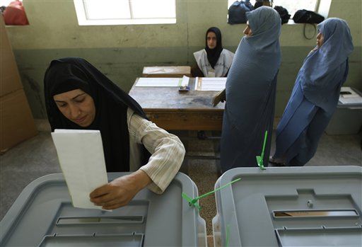 Afghan Polls Close; Taliban Attacks Dampen Turnout