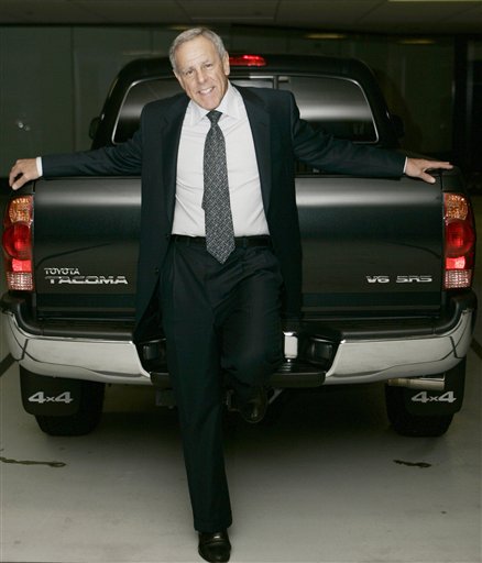 Chrysler Pilfers Toyota's Top US Executive