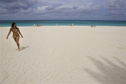 Aruba Resort Pays Guests to Make Babies