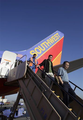 Southwest Adds $10 Fee to Board Early