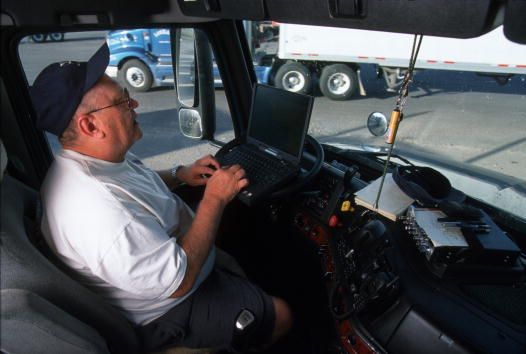 Truckers Fight to Keep Computers in Cabs