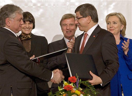 Clinton Helps Save Turkey-Armenia Accord