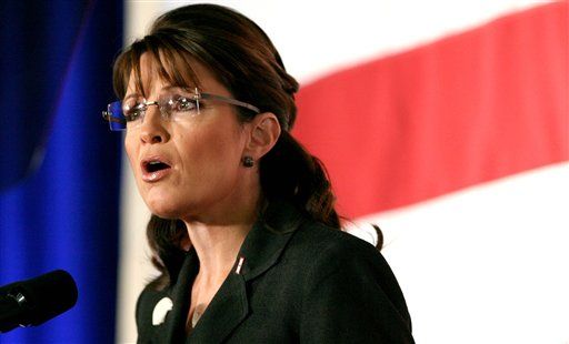 Palin Bucks GOP, Backs Conservative