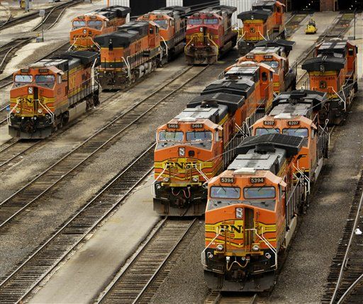 Buffett's Railroad Buy Is a (Smart) Bet on Coal