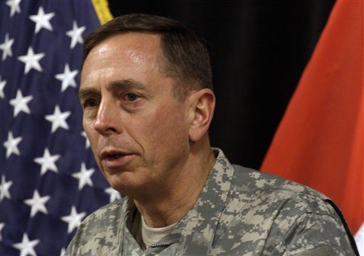 Petraeus Talks Security With Yemen President