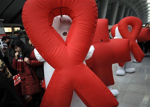 US Ends Ban on HIV-Positive Travelers