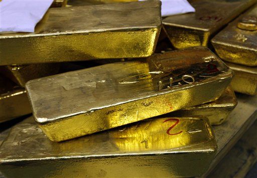 Feds Should Cut Deficit, Irk Right by Dumping Gold