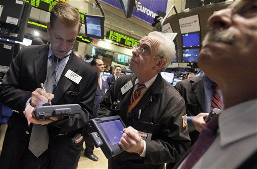 Dow Off 217; Tech, Banks Fall