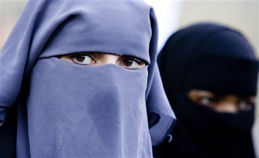 French Tycoon Vows $1M to Pay Burka Fines