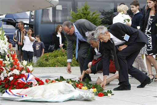 Families Mark 10th Anniversary of Concorde Crash