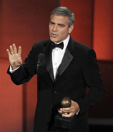 Clooney Jokes About Humanitarian Award