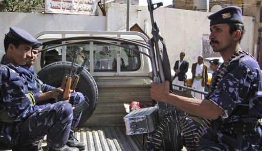 Yemenis Flee as Military Lays Seige to al-Qaeda