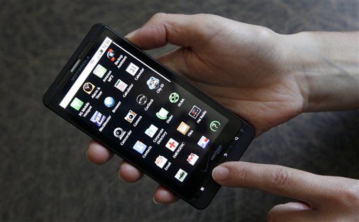 Apple Sues Motorola on Smartphone Patents