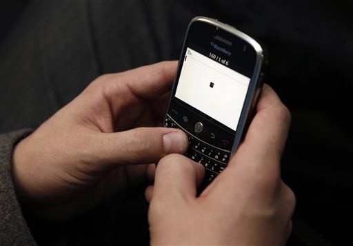 Court: Cops Can Read Your Texts Without a Warrant