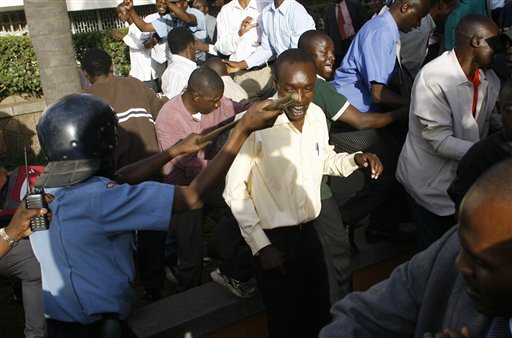 Kenyan Rivals Sign Peace Deal