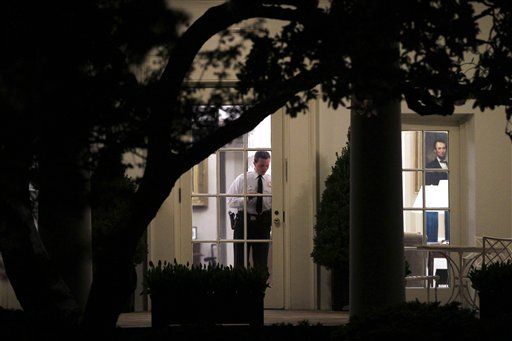 Secret Service Makes Sure Obama Doesn't Get Locked Out of Oval Office Again