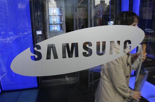 Samsung Fires Back, Sues Apple