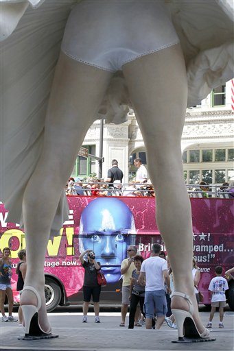 Chicago Marilyn Monroe Sculpture Unveiled: Michigan Ave. Plaza Statue Clearly Shows Lacy Underwear
