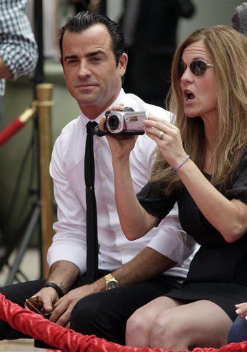Jennifer Aniston, Justin Theroux 'Pre-Engaged,' House-Hunting, Meeting the Family
