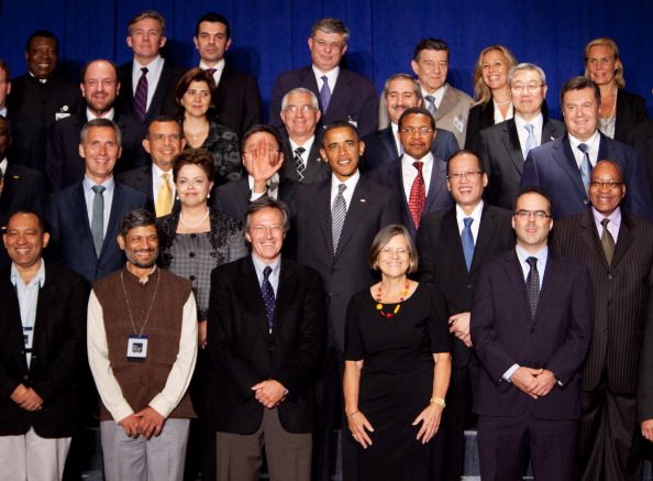 Obama Botches Group Photo