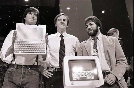 Steve Jobs Dead: Bill Gates Pays Tribute to His Former Rival