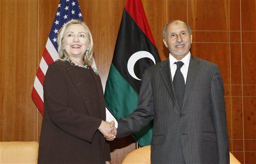 Clinton Makes Unannounced Visit to Libya