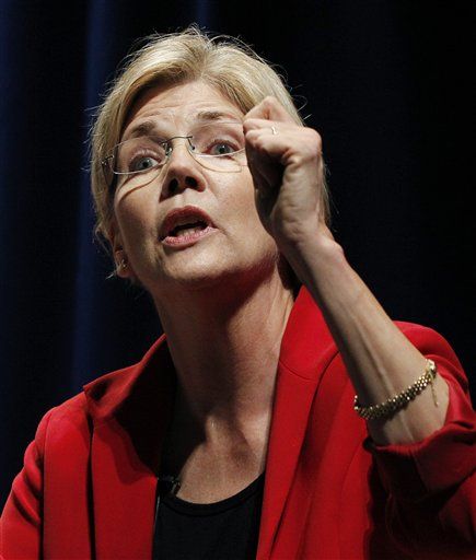Elizabeth Warren Scraps With Tea Party Heckler