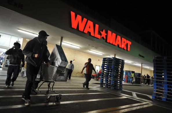 Walmart Pepper Spray Suspect Surrenders; Target Shopper Dies on Black Friday