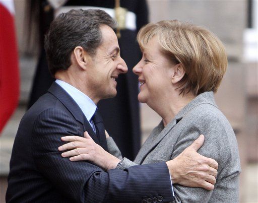 Euro Zone Debt Crisis: Leaders Weigh Closer Ties