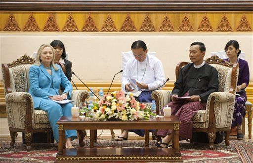 Clinton Dangles Aid to Burma