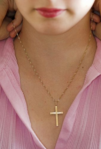 Officials Oppose Right to Wear Crucifix at Work