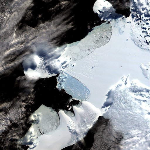 Antarctic Ice Chunk Collapses