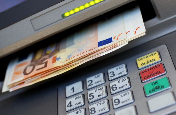 Nervous Greek Savers Pulling Out Euros