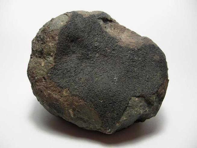 Meteorite Yields New Ancient Mineral