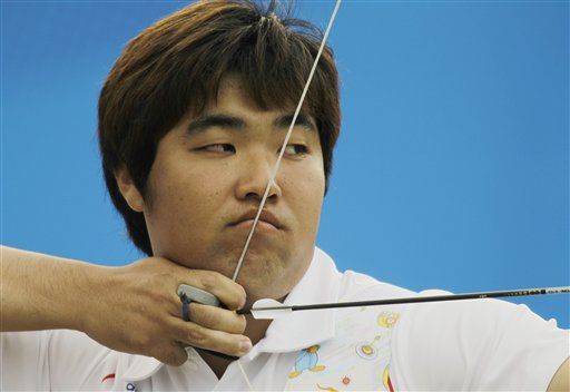 Favorite to Win Archery Gold Is Legally Blind