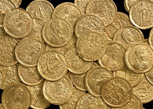 Amateur Treasure Hunter Finds Hoard of Roman Coins