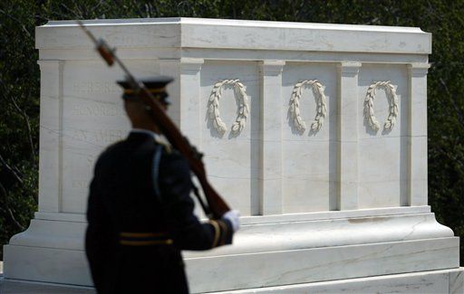 Prank Photo at Tomb of Unknowns May Cost 2 Jobs