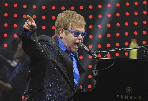 Elton John Praises Dissident at Beijing Concert