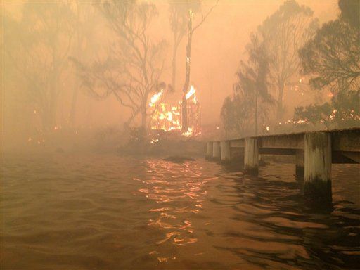Family Trapped on Jetty as Aussie Fires Rage