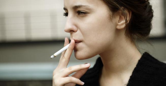 Smokers More Likely to Be Stressed, Depressed