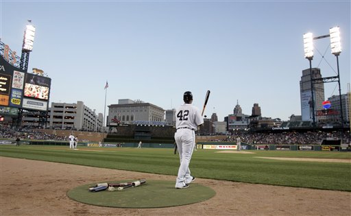 Cabrera Helps Tigers Rally in Eighth for Win Over Twins