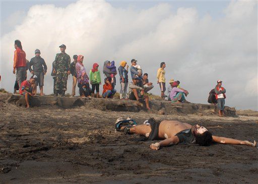 Dozens of Asylum Seekers Drown off Indonesia