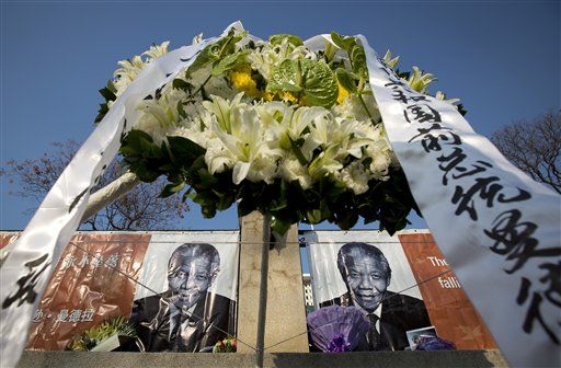 World Unites to Mourn Mandela