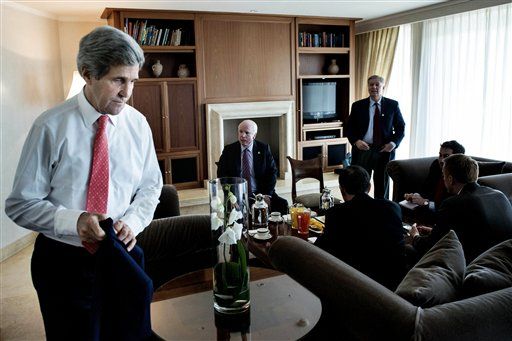 Kerry Admits US Syria Policy Is a Mess, McCain Says